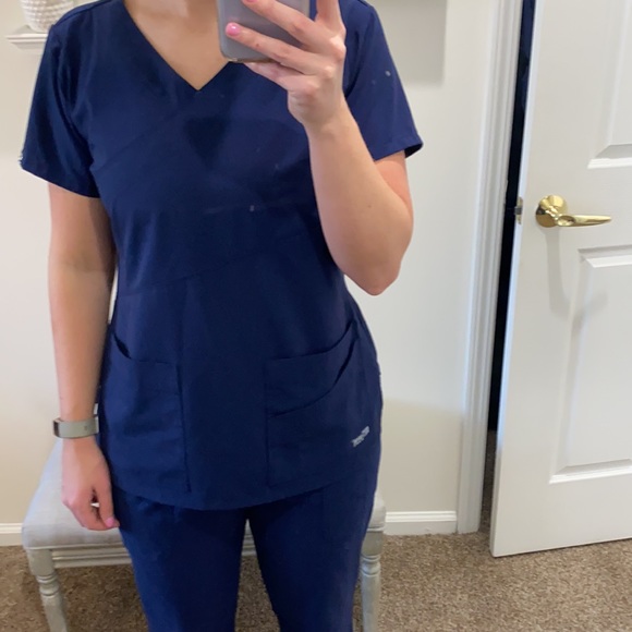 Grey’s anatomy scrub top and bottom - Picture 2 of 4